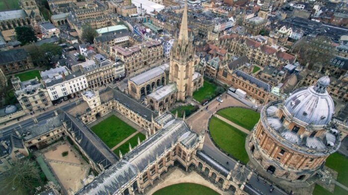 sidharth bhatia QstzxTWnXY unsplash scaled e, for article on University of Oxford