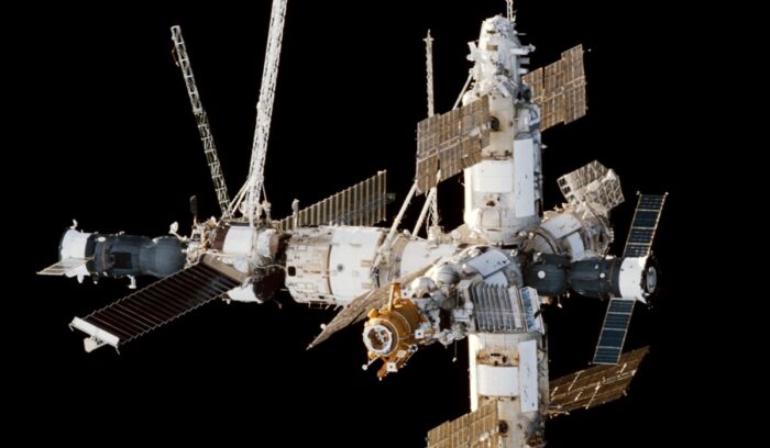 Approach view of the Mir Space Station viewed from Space Shuttle Endeavour during the STS-89 rendezvous., for article on Mir space station