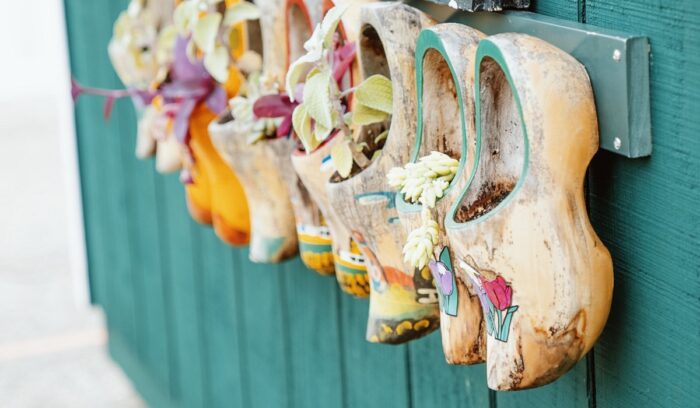 image for article on wooden clogs Europe