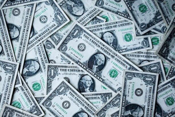 sharon mccutcheon lnbXtxFGZw unsplash, for article on universal basic income research
