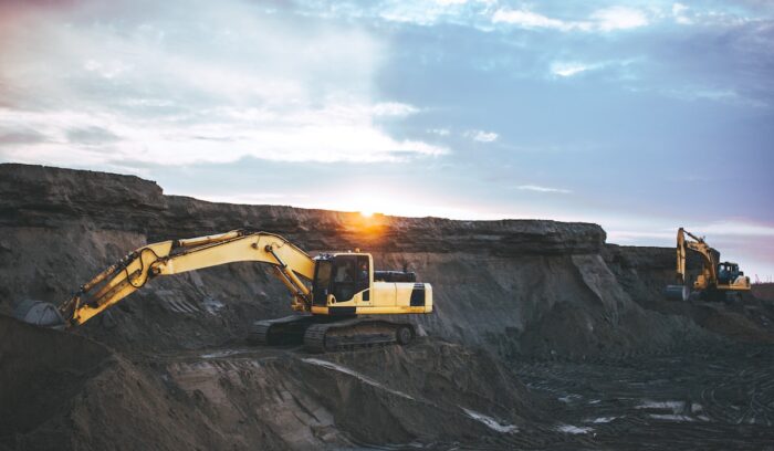 Excavator mining coal|christian wiediger unsplash