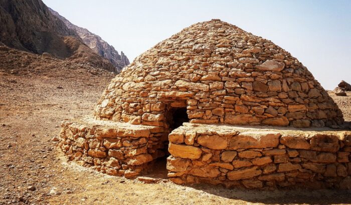 image for article on Hafit period tombs