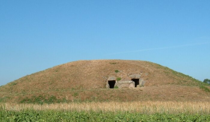 Klekkende Høj barrow, for article on funnelbeaker culture