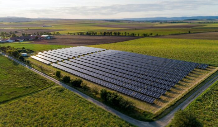 Solar farm in a green field, for article on EU wind and solar electricity