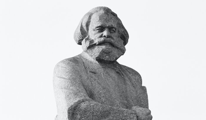 Statue of Karl Marx, for article on communist manifesto