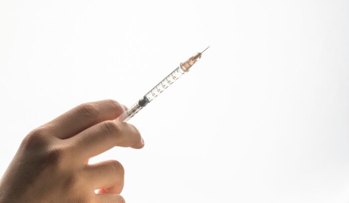 Syringe in hand|hyttalo souza unsplash