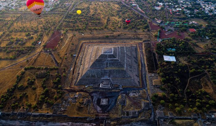 Teotihucan pyramid from a hot air ballon, for article on Teotihuacan settlement