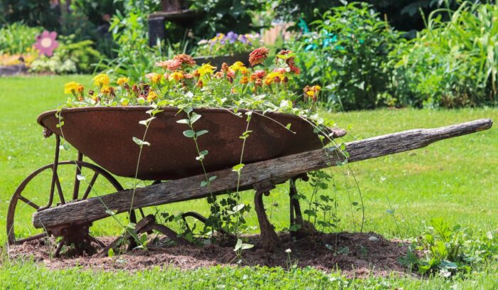 Wheelbarrow, for article on Han Dynasty wheelbarrow