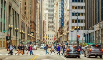 Busy Chicago street, for article on U.S. homicide rate